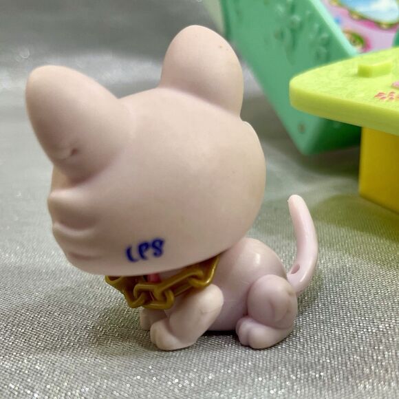 LITTLEST PET SHOP Vintage 2006 Teeniest Tiniest Playset two bunnies & larger cat - Picture 2 of 14